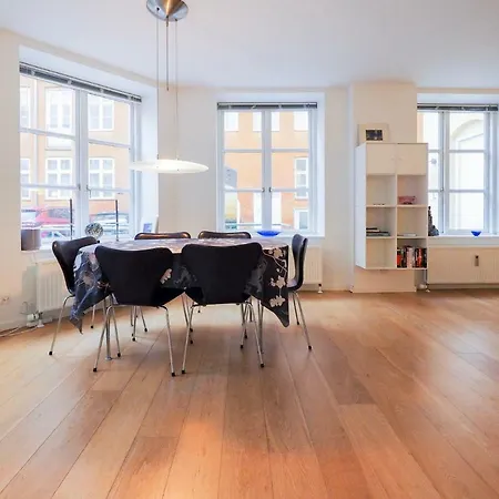 Ideal For Couples & Small Groups By Nyhavn Canals Apartment